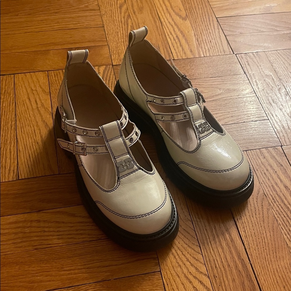 NEW Ganni Everyday Butterfly White Ivory Patent Leather Mary Jane Flats - Picture 4 of 13